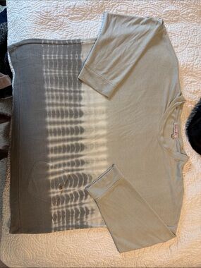 Woman’s Ombre Long Sleeve Crewneck Shirt - Grey Shades